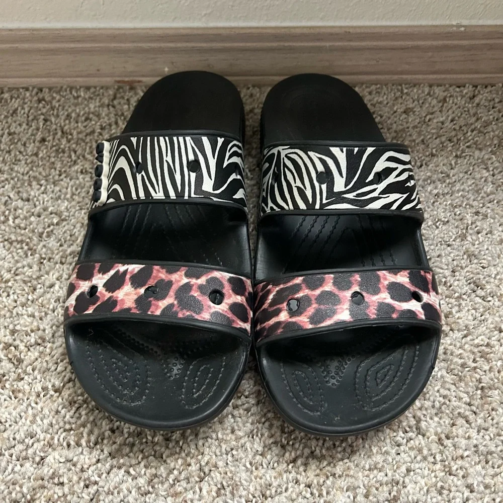 Crocs Unisex Classic Animal Remix Two-Strap Slide Sandals Women's 10 Men's 8 Blk - Picture 3 of 10